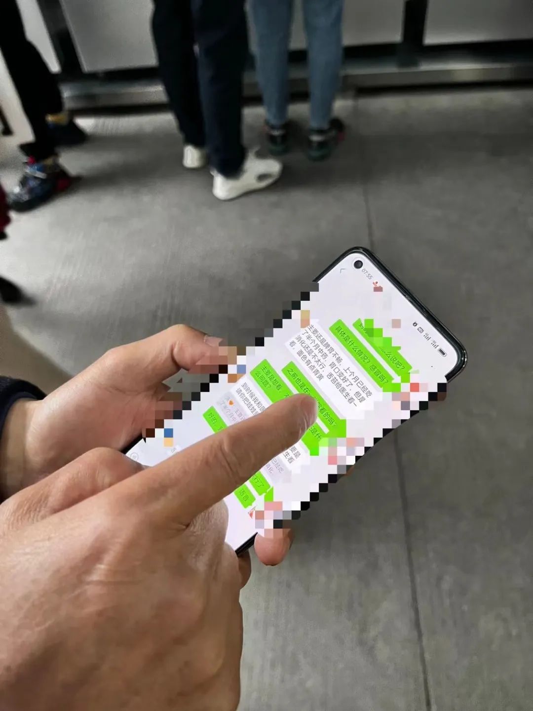 知知观察·身边的新兴职业（一）｜贵阳陪诊师：游走在刚需与质疑中的“临时家人”