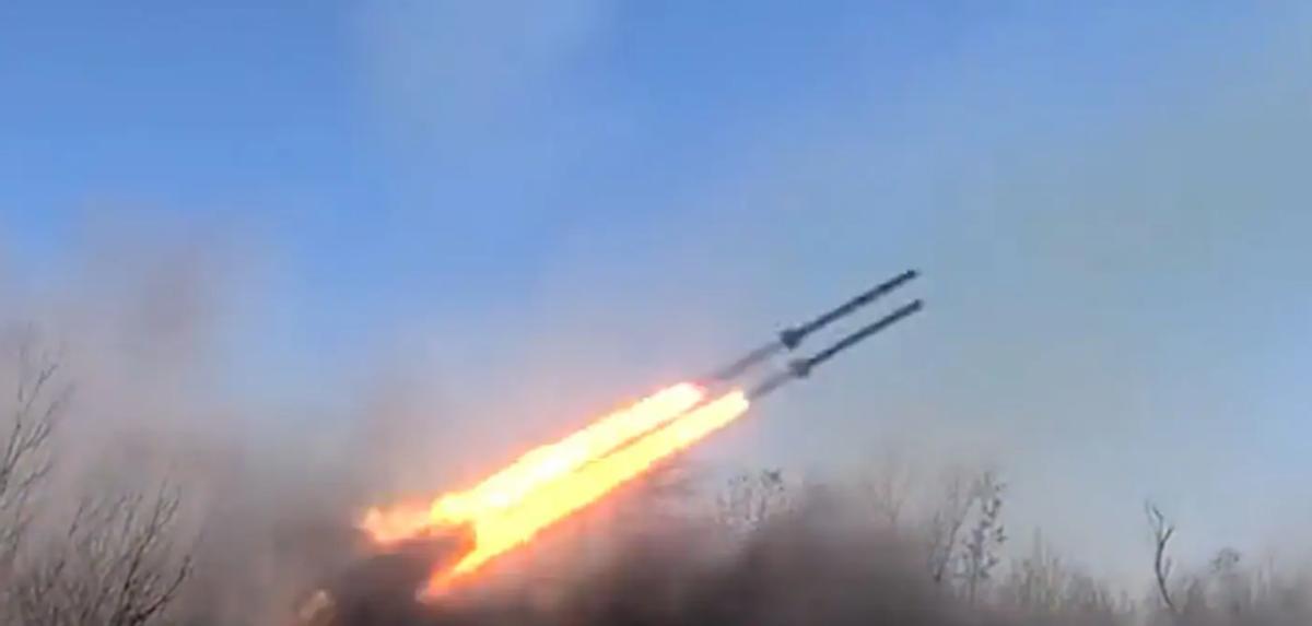 温压弹到底有多厉害？俄军在战场上使用了一次，把阵地烧成了焦土