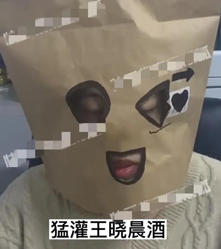 被王晓晨泼酒水的导演,娱乐明星王晓晨