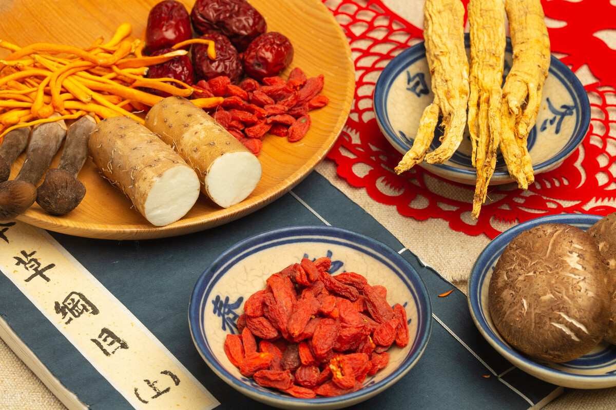 阴虚脱发和肾精亏虚脱发,脱发白发是肾精亏虚吗