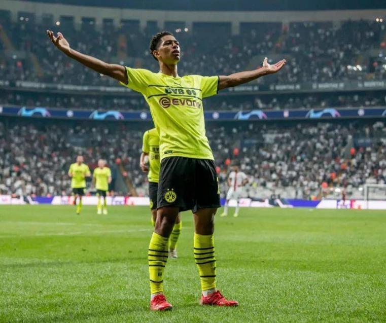 史诗级！皇马1.2亿欧报价国脚中场，主力攻击手续约艰难！