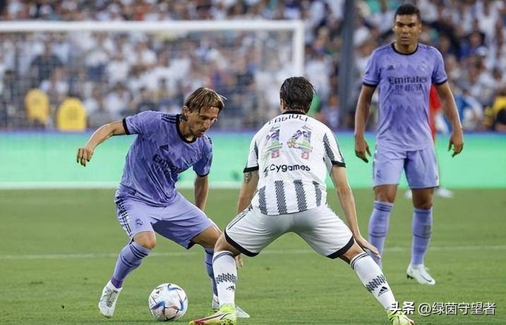 莱万和本泽马谁厉害,本泽马金球奖还有悬念吗