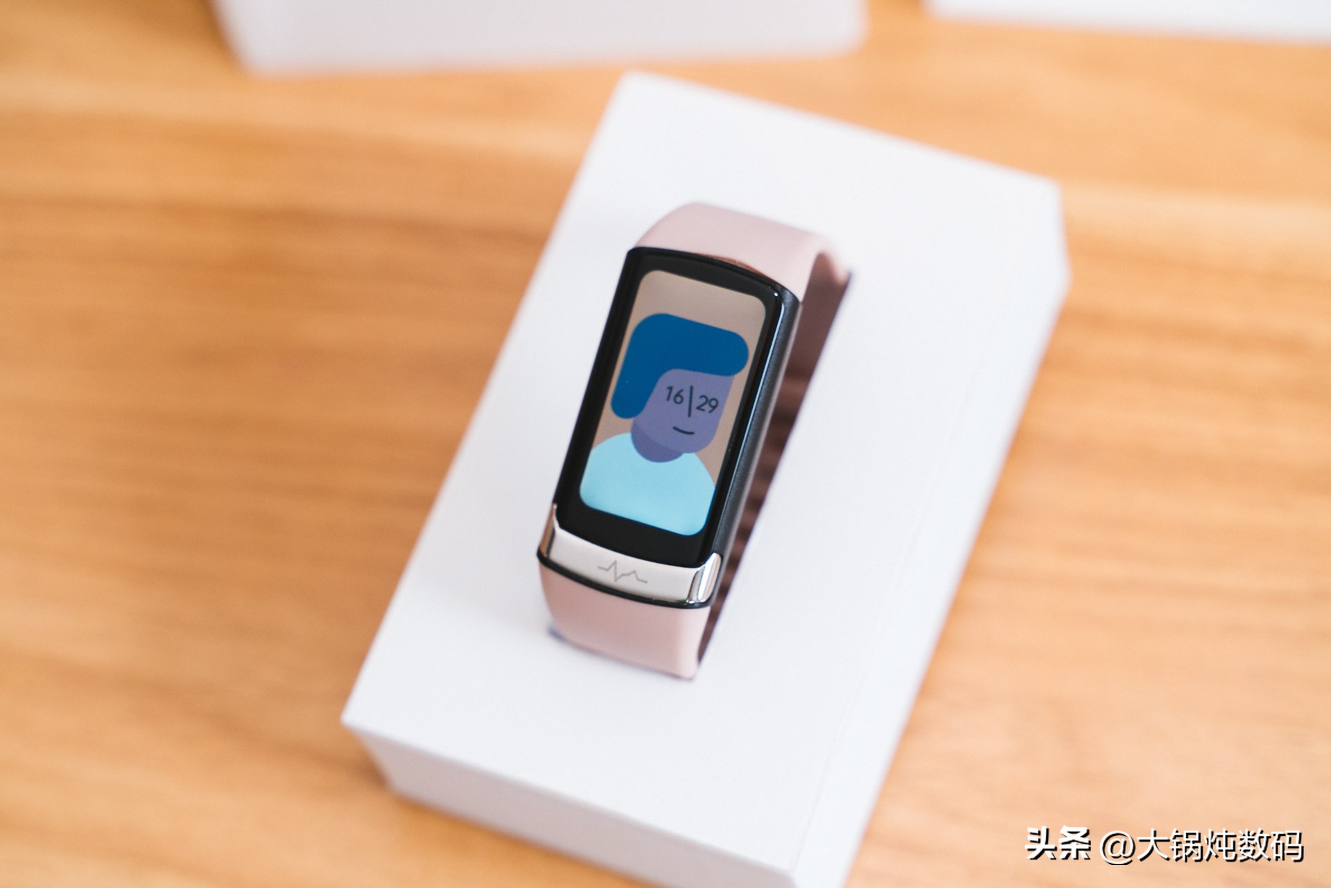 测血糖免扎针智能手环怎么样,监测血压血糖手环测评