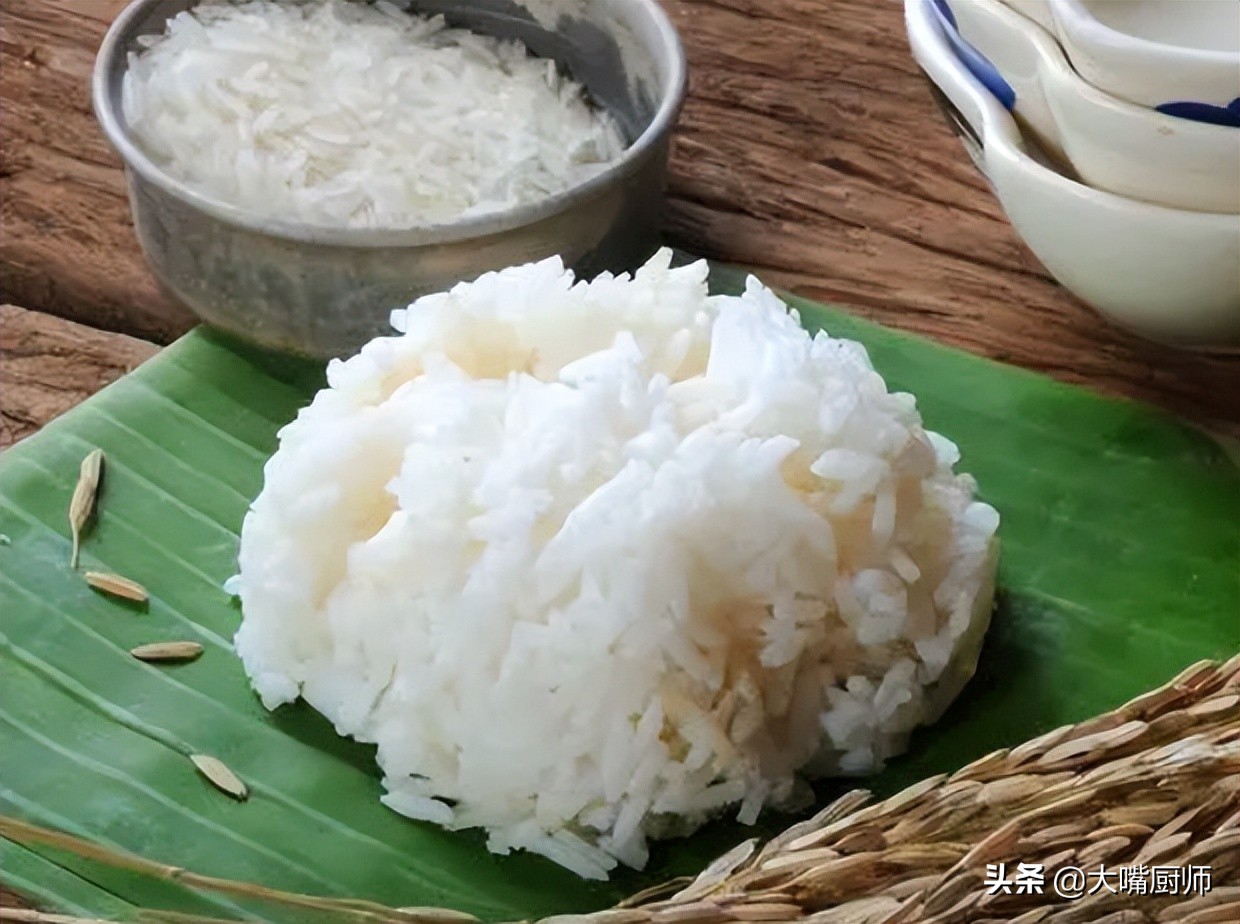 快速煮米饭小技巧图解,米饭别只加水了教你一招松软香甜