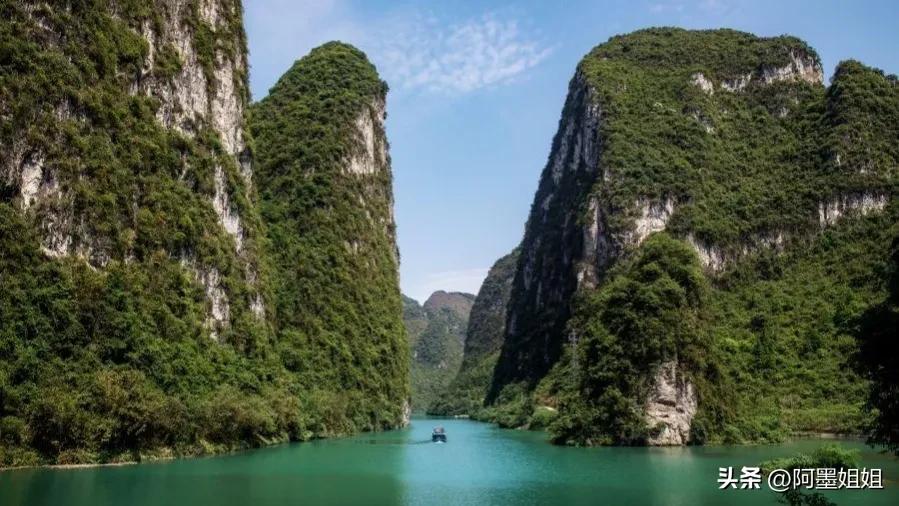 诗人李白的望天门山描绘了什么,望天门山李白古诗诗意视频讲解