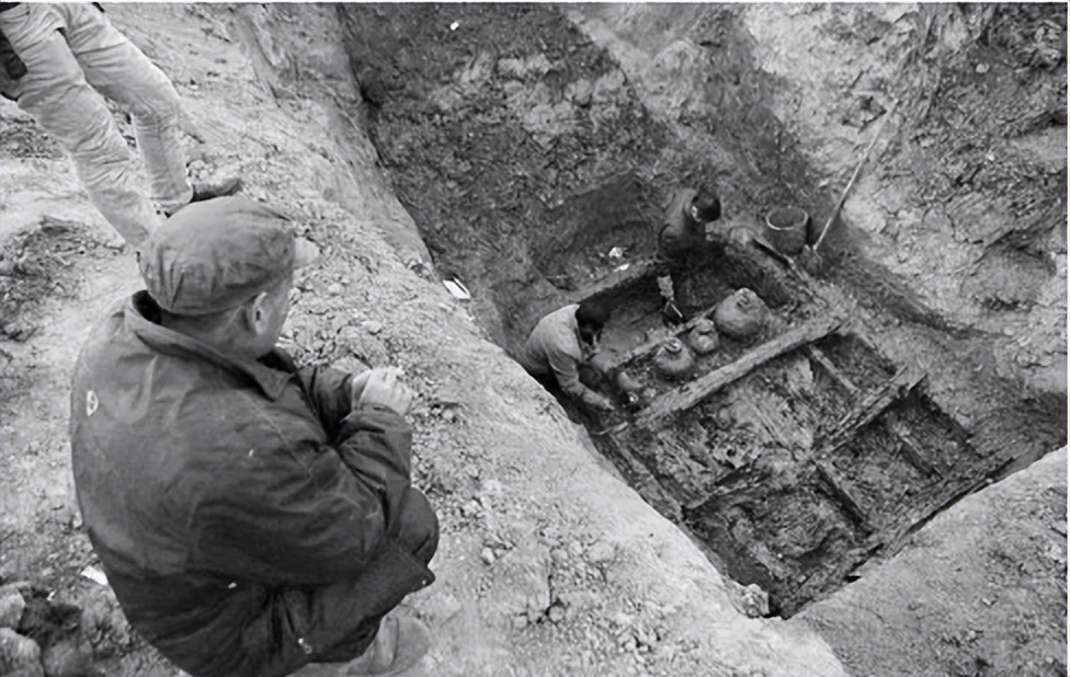 郭沫若打开定陵后诡异事件,郭沫若定陵发生的怪事