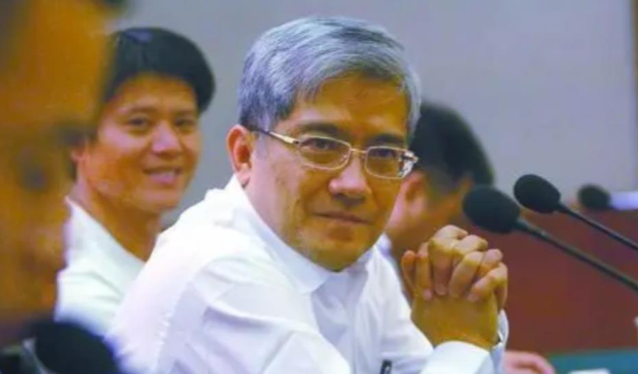 郎咸平骗前妻完整视频,郎咸平同前妻一起要回房