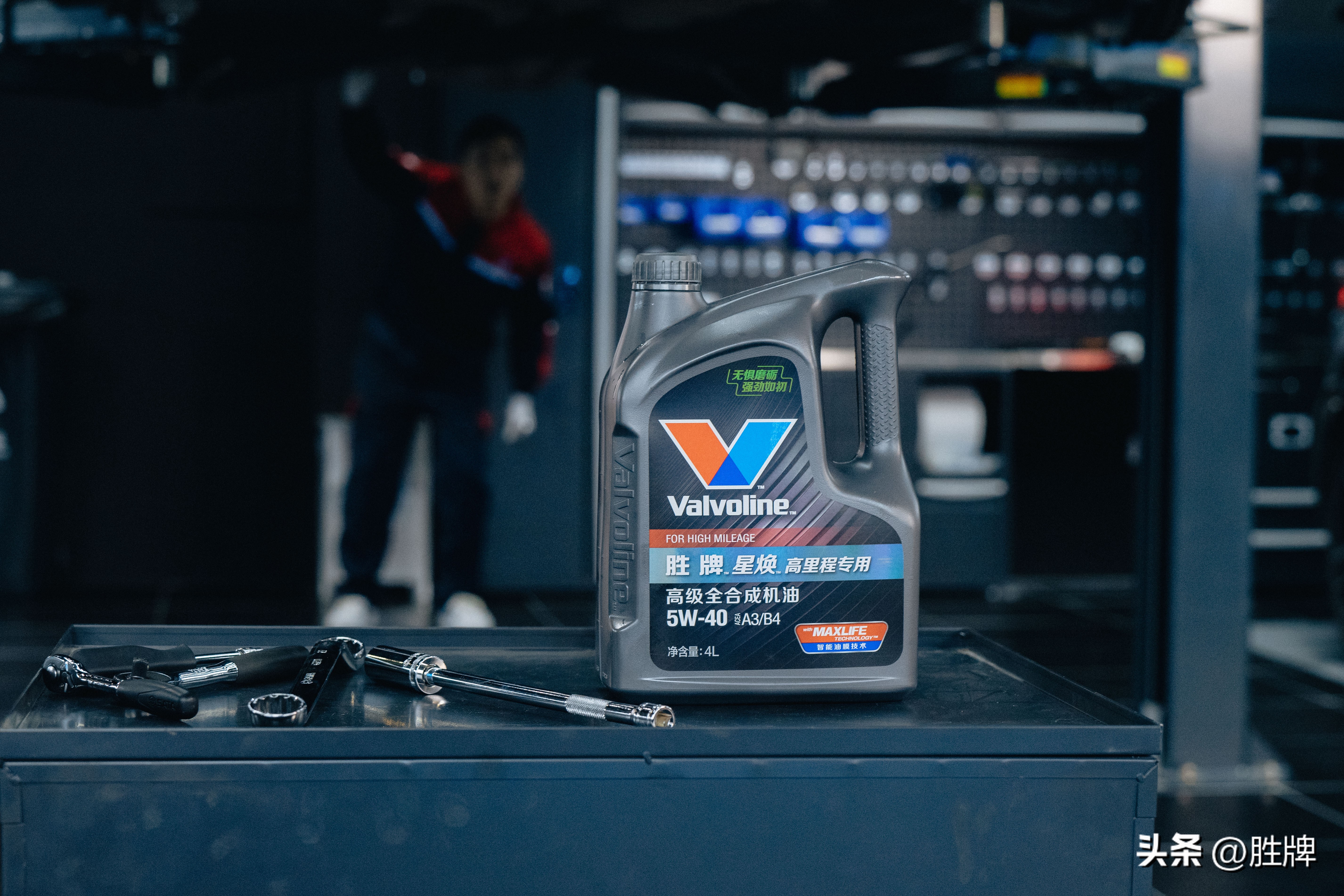 机油桶上字母和数字代表什么意思,摩托车机油瓶上的数字是什么意思