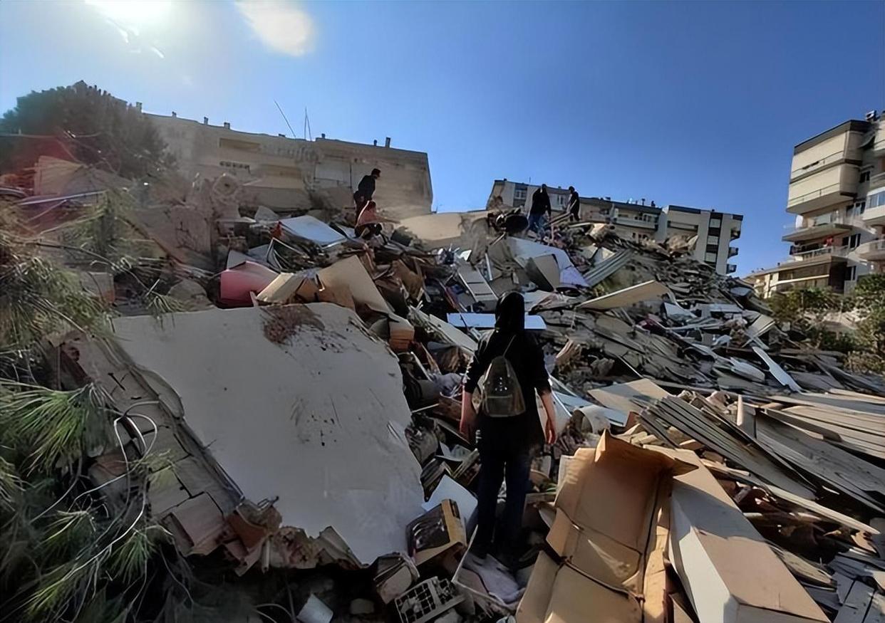 韩国民众向土耳其捐赠大量脏衣服和破旧电器真是丢人丢到国际去了