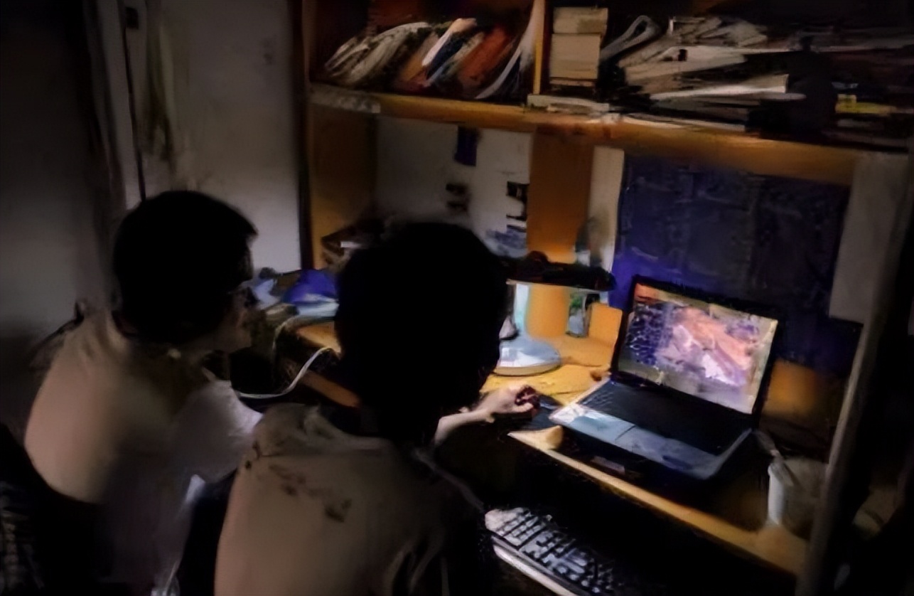 沉迷于自己美貌而不自拔,沉迷美色无法自拔不理朝政