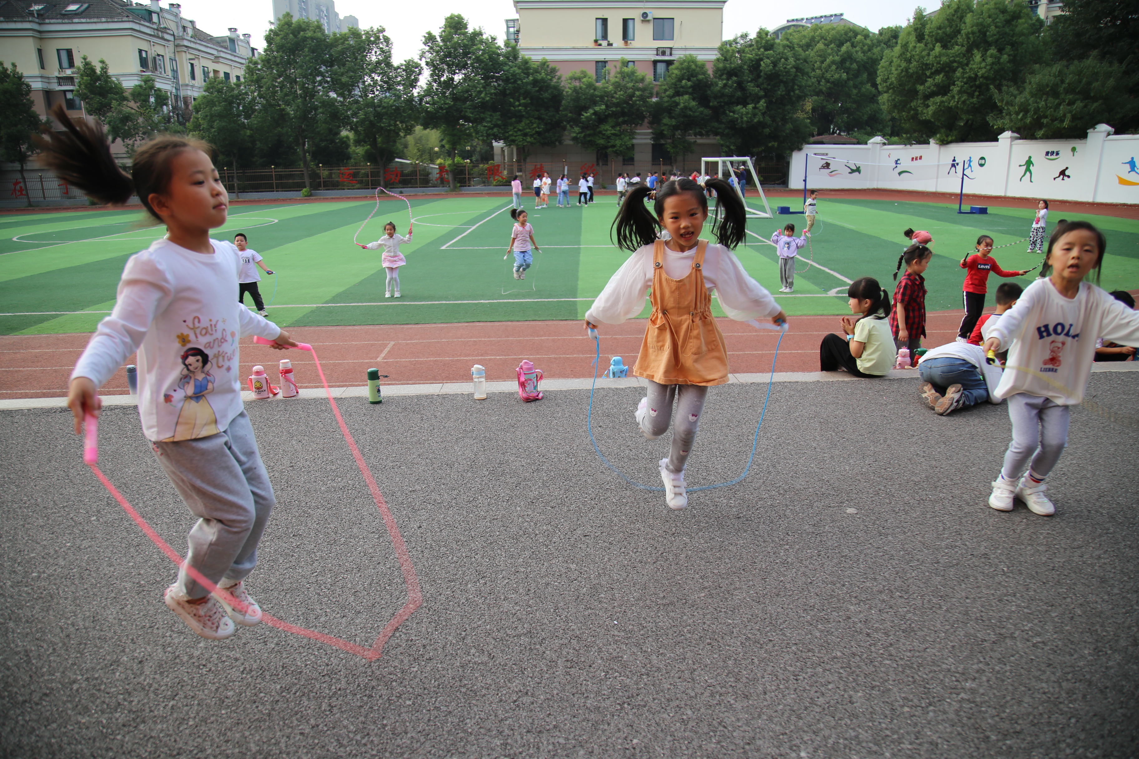 前进小学五育并举,东方红小学6+1实践活动