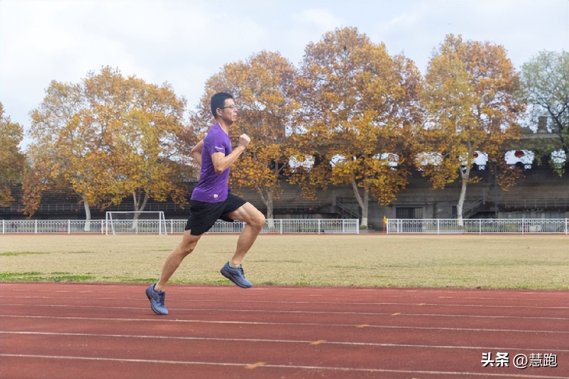 脚感好到飞起的跑鞋,灵动与飘逸的球鞋