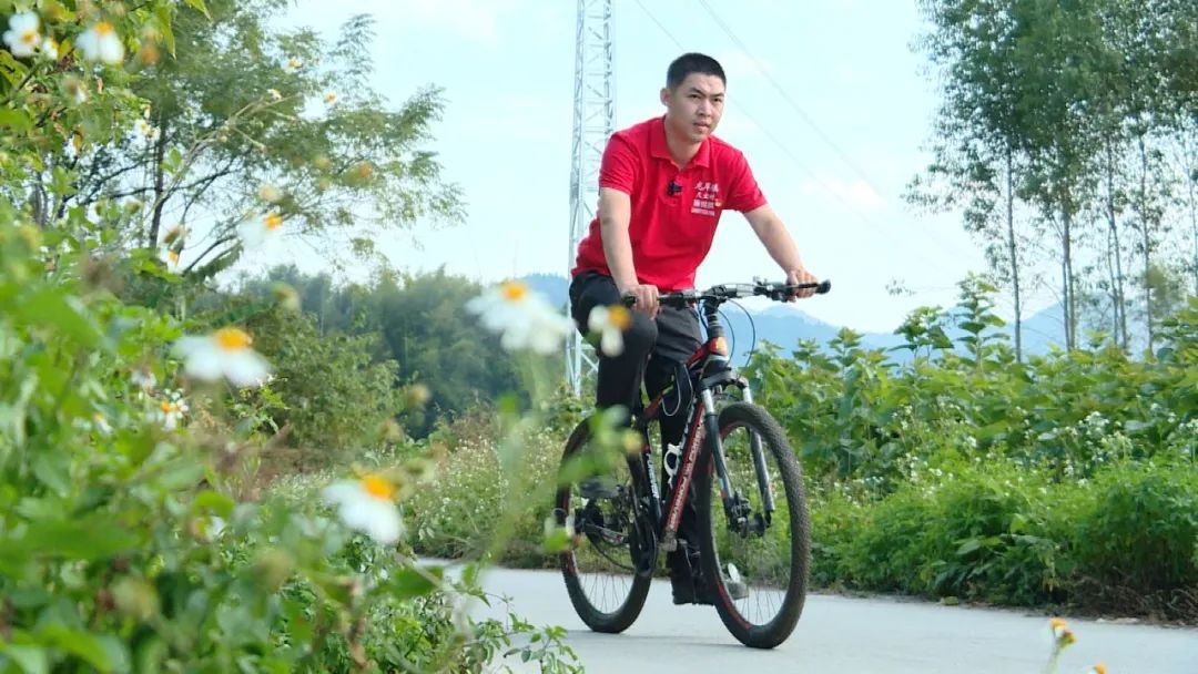 基层工作经历驻村第一书记,退役军人村书记爱岗敬业