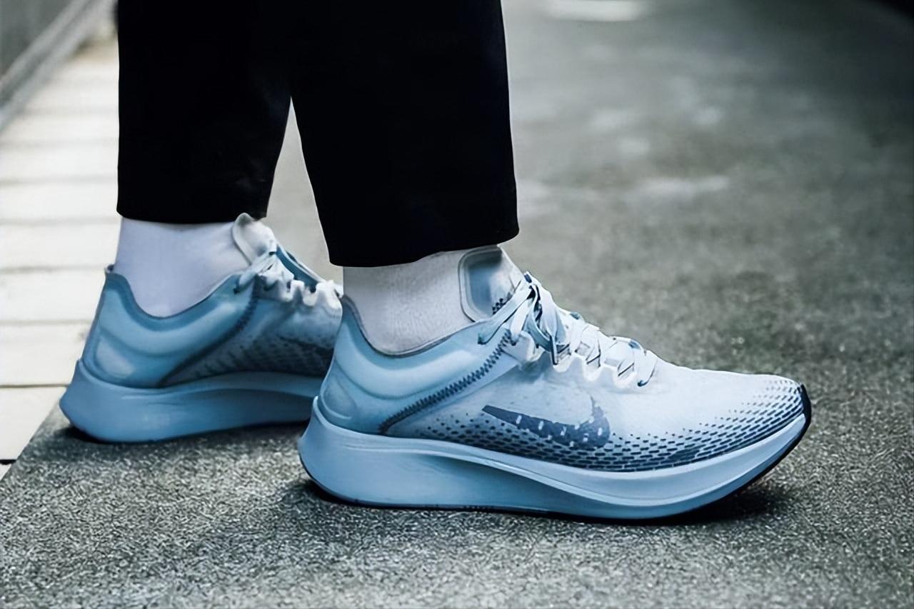 耐克和李宁哪个缓震好,李宁和国产李宁