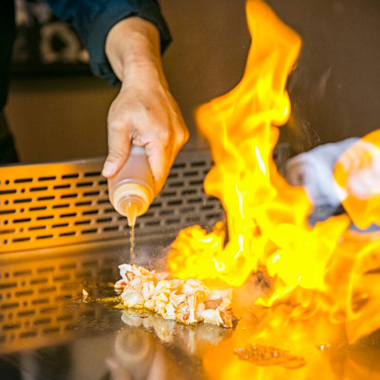 燃情铁板万物烧，烈焰闻香识味趣