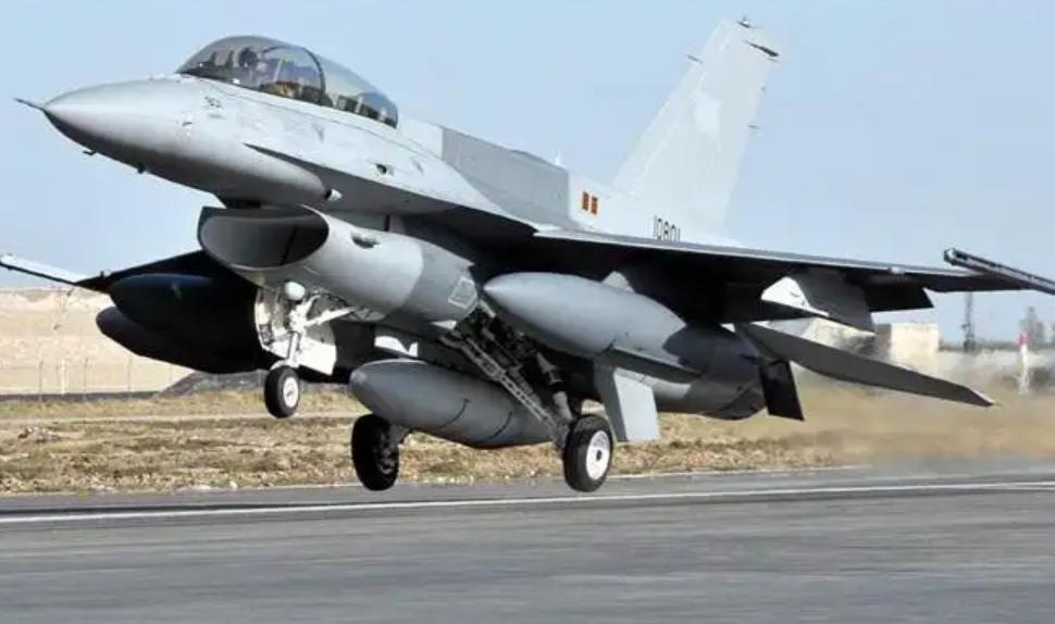 一架飞机花12亿美元,被外国轮着坑,印度是怎么成为*火军**韭菜的?