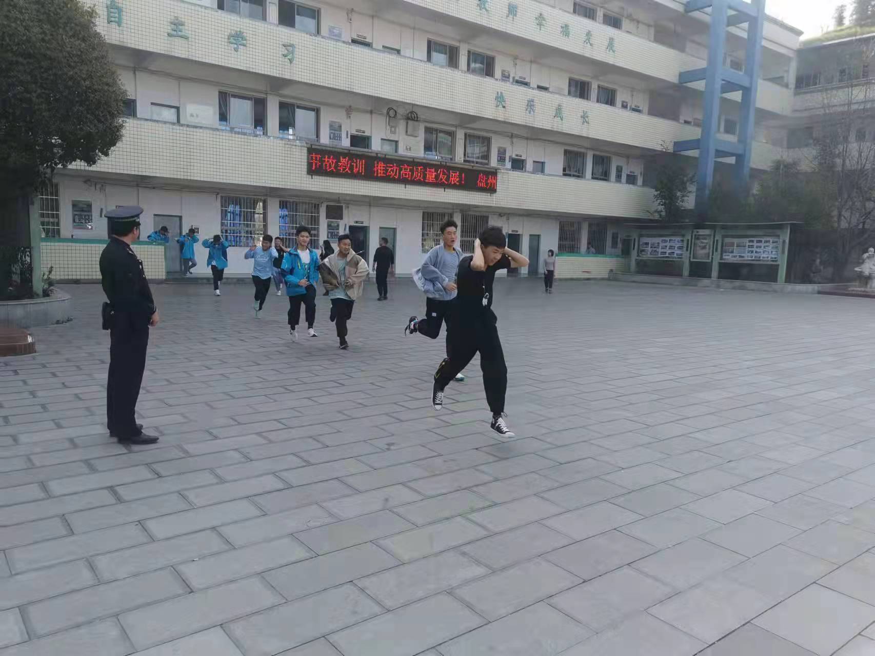 消防安全逃离演练,消防大队到单位开展逃生疏散演练