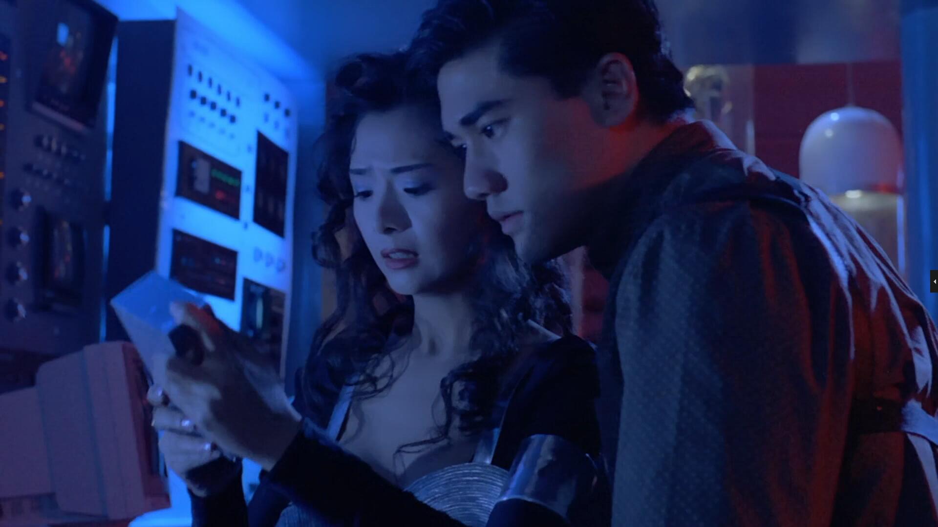 香港科幻大尺度电影，男女机器人的经典对决＃《女机器人》