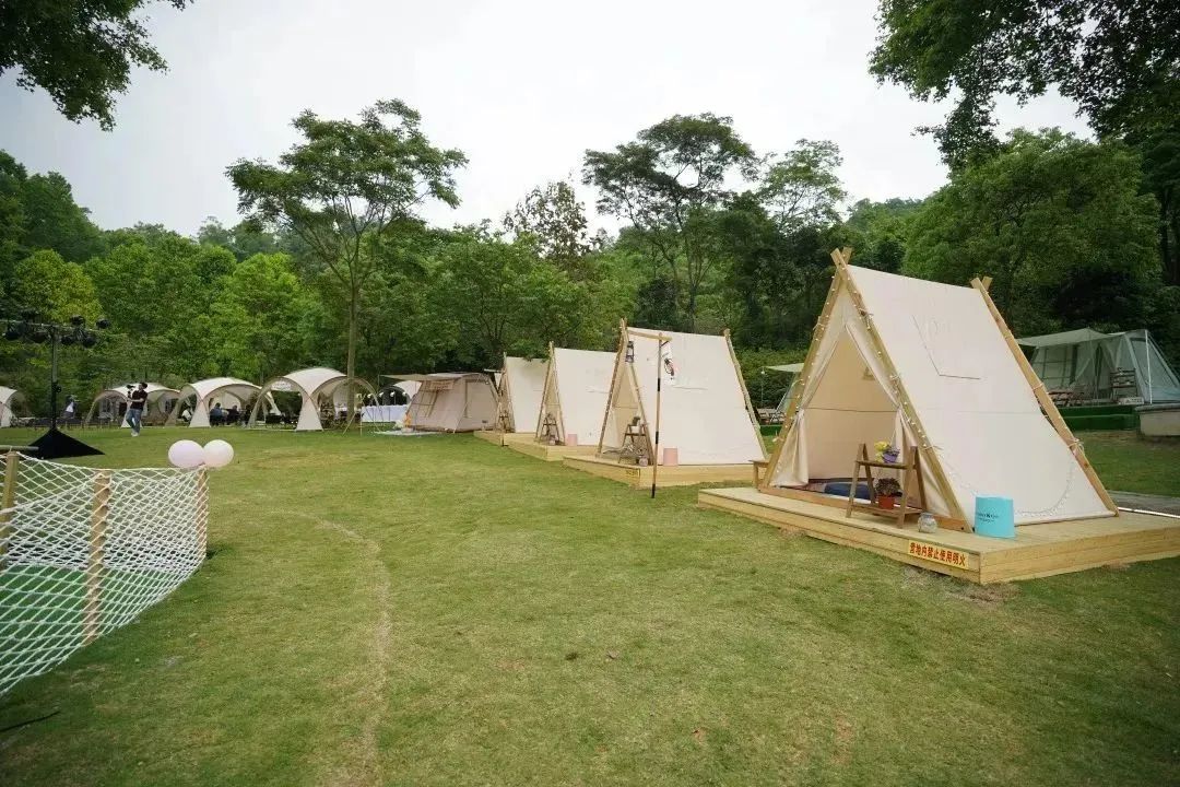 假期余额不足带孩子露营,假期余额不足赶紧郊游