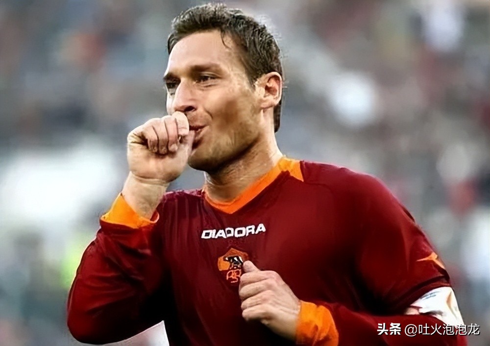 足球进球庆祝动作集锦,那些精彩进球瞬间足球