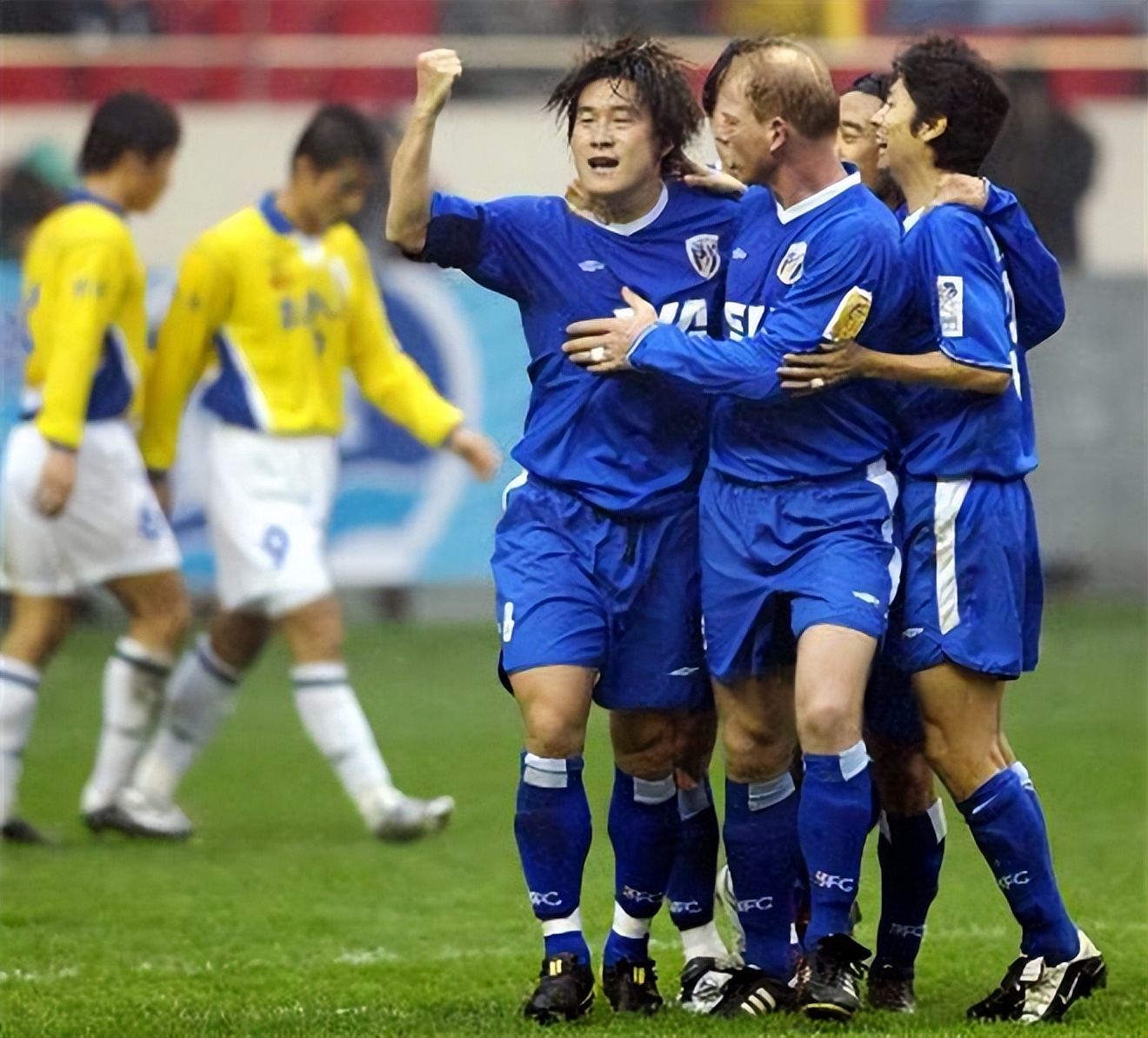 从中国足球先生到申花鸡肋，快马在中超不得志，却成罗马里奥队友