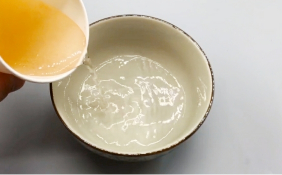 白酒如何辨别真假酱香型,白酒怎么辨别真假粮食酿造