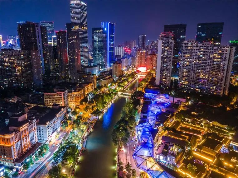 超级巨无霸鲶鱼,超级鲶鱼效应