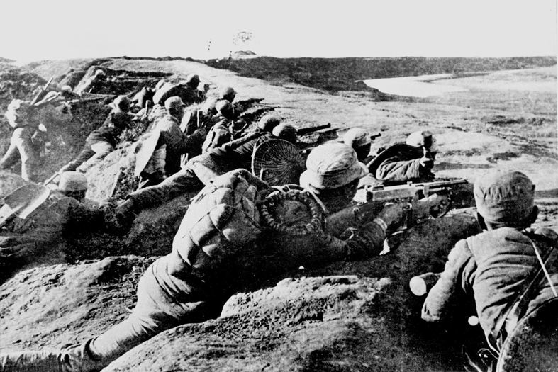 新四军战士腹背受敌,腹背受敌的新四军