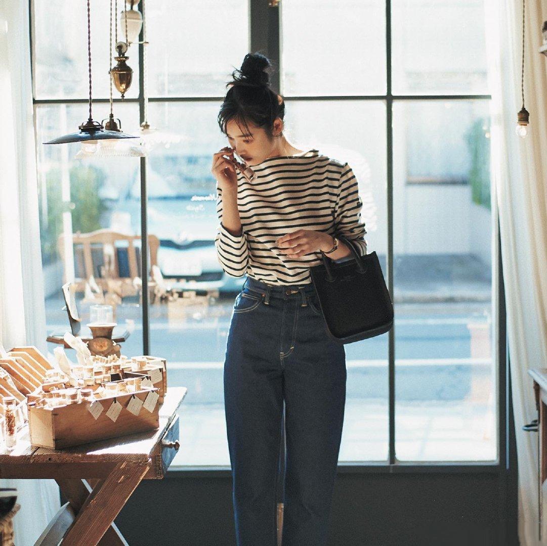 春款时髦牛仔裤怎么搭配,秋冬款彩色牛仔裤搭配