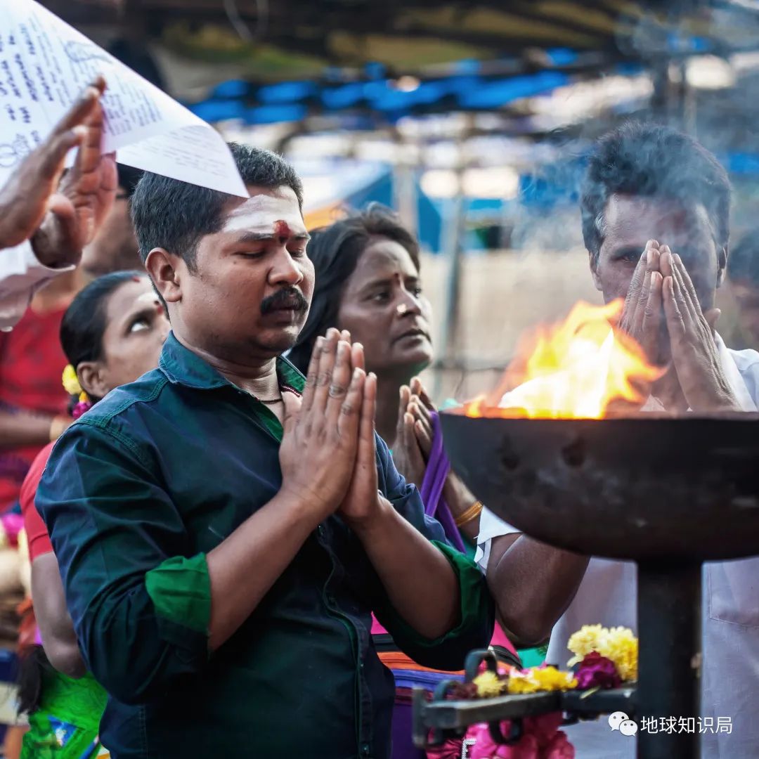 印度的宗教迷信有多严重,印度的迷惑行为