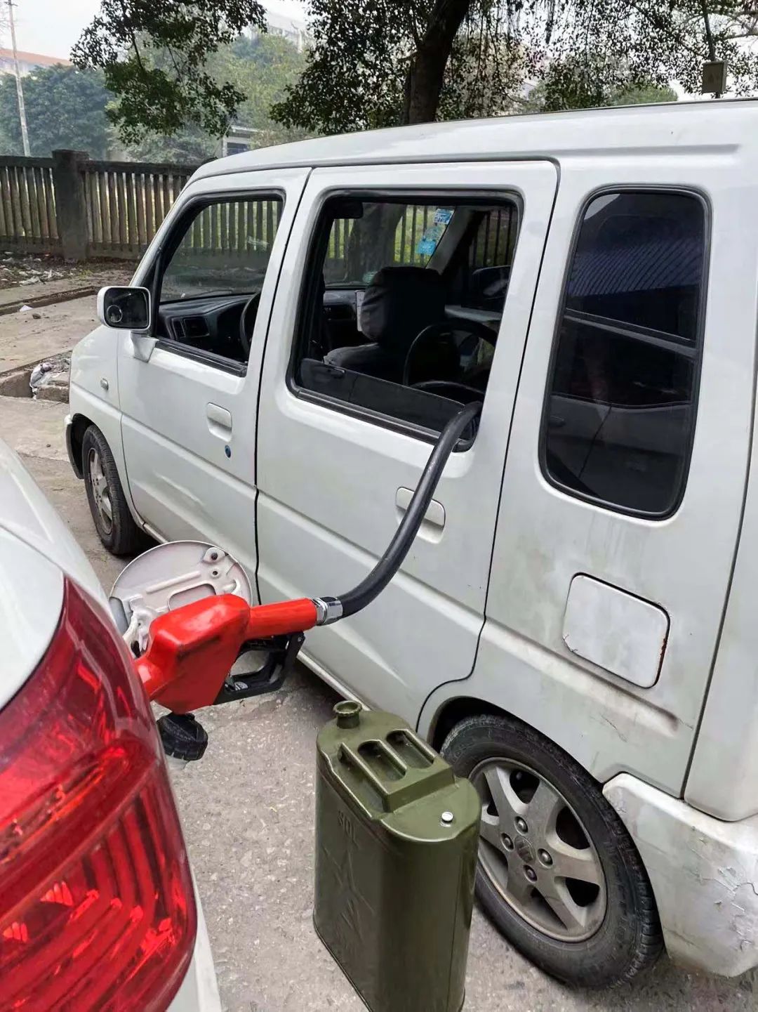 柳州涉案1.2个亿,柳州捣毁一黑加油站