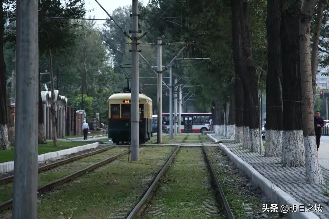 那街那景那人！《人世间》里的“吉春市”，仿佛回到旧时的长春