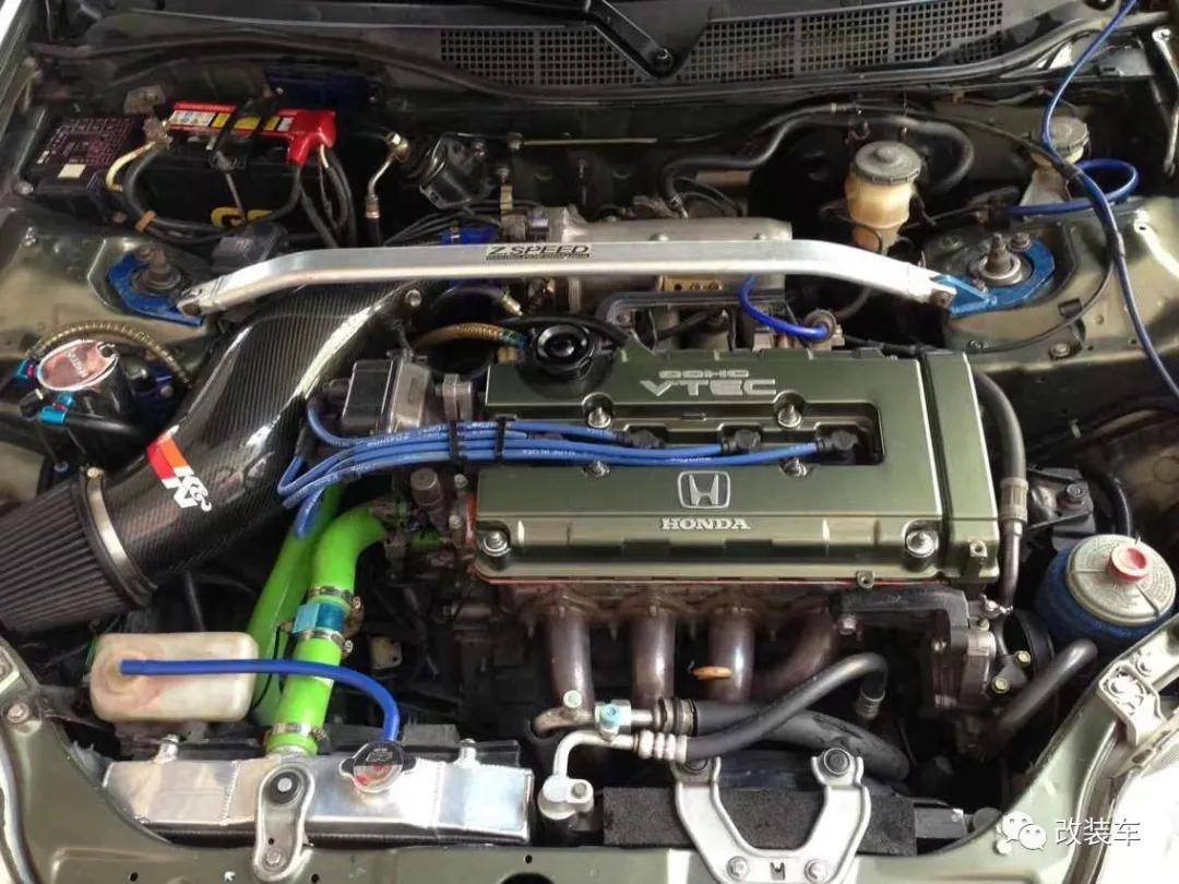 99年小伙的竞技风雅阁,被“美式截停”后也阻挡不了他继续玩车