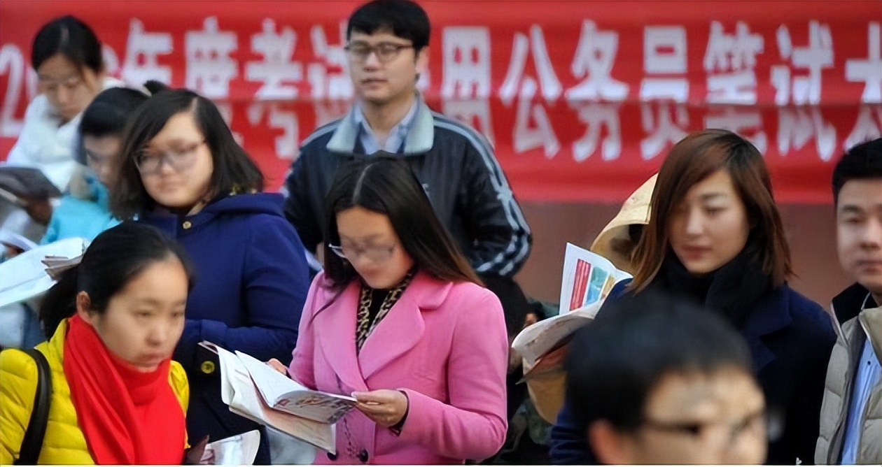 应届生考公务员有什么补贴,应届生考公务员还有人才补助嘛