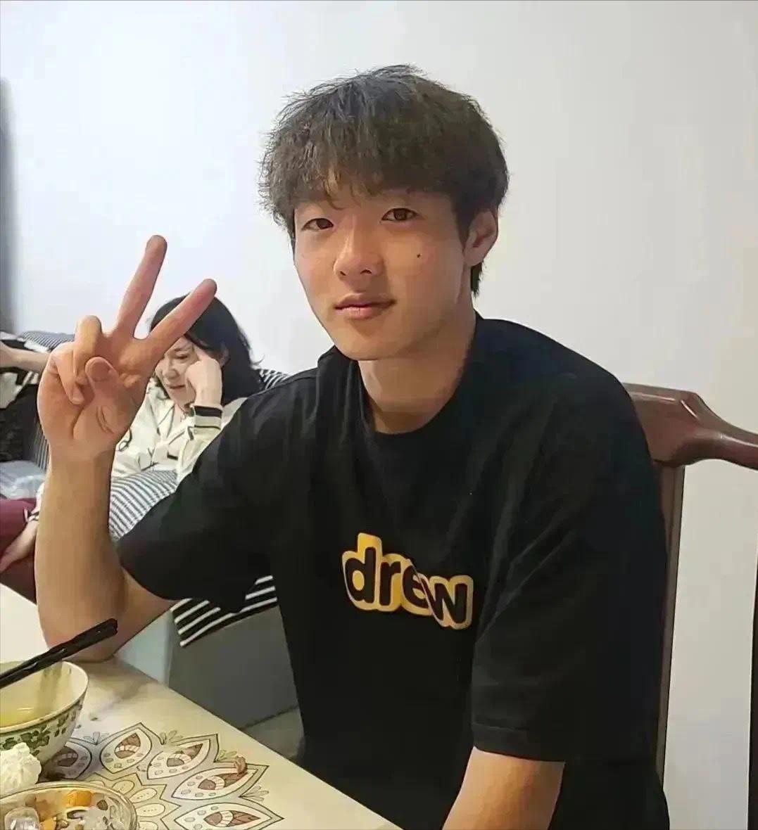 湖北大学冲突事件后续打人者,校霸挑衅体育生被群殴