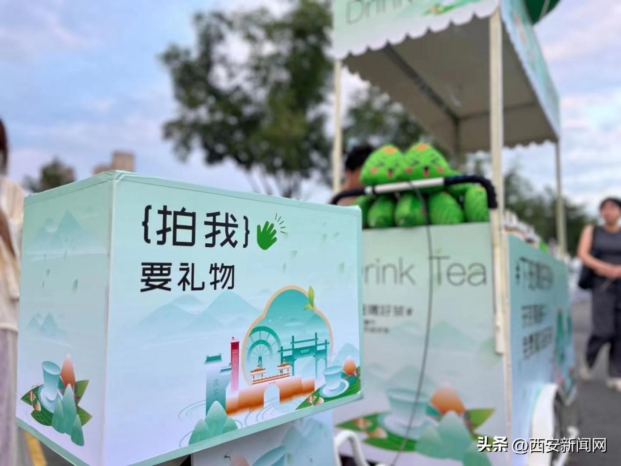 央媒聚焦！茶车快闪、夜色茶集这个端午茯茶镇景区亮点频频
