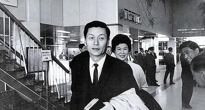 揭露韩国财阀丑闻：父子“共享”同一女星，桃色之国日本自愧不如