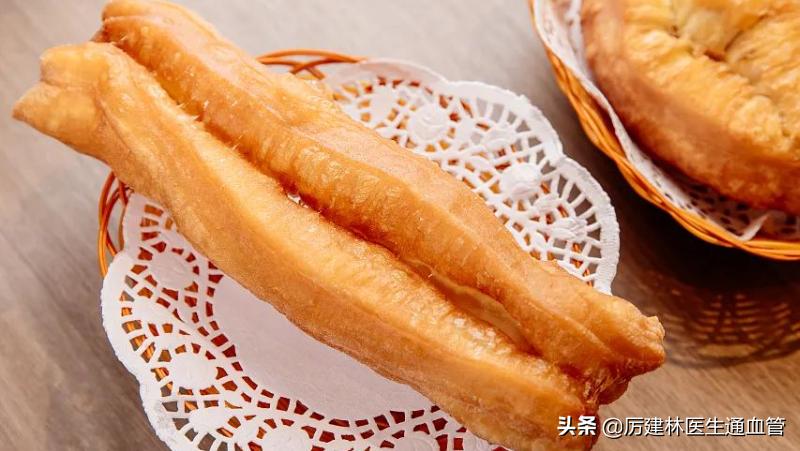 油条一定含铅吗,油条明矾超标对身体危害