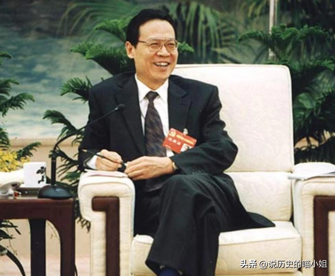 他15岁参军71年未能回家,19岁的他在部队荣立二等功