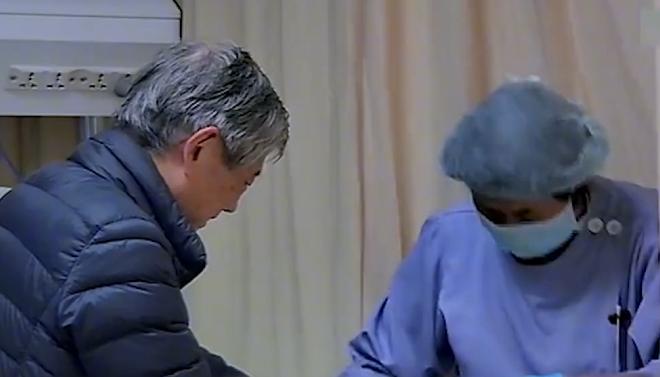 老伴老年痴呆的感人故事,老人脑梗感人故事