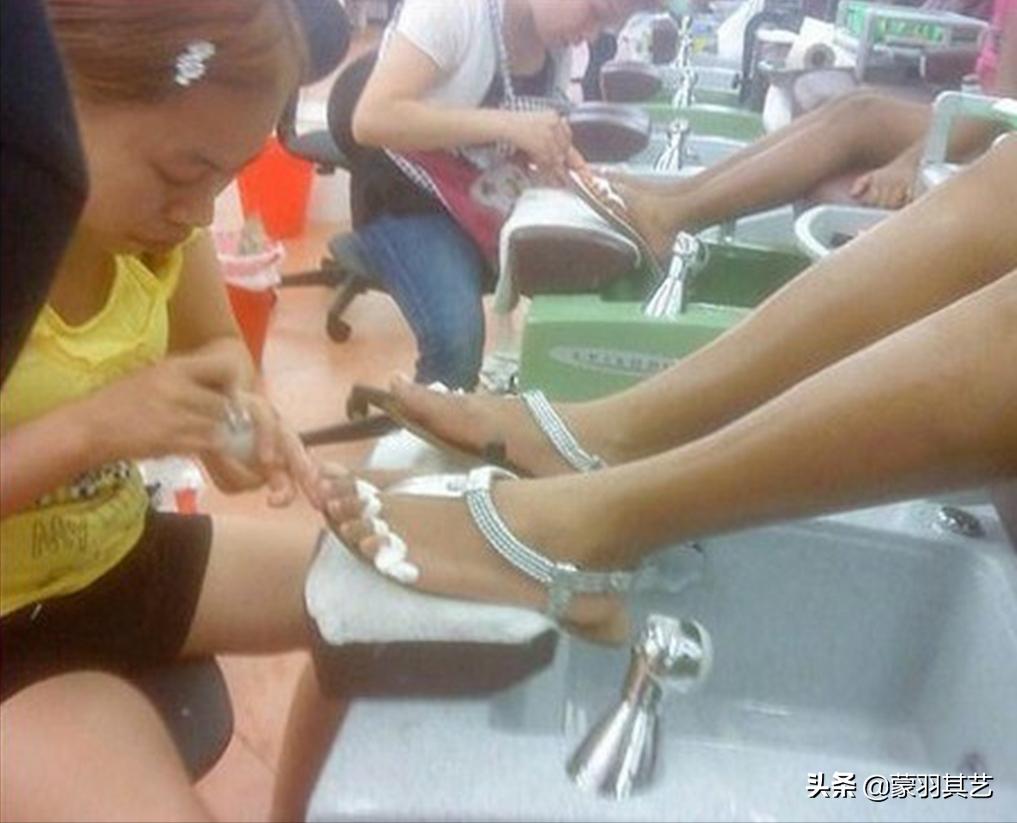 凤姐在美国修脚,为什么凤姐宁愿死在美国也不回国