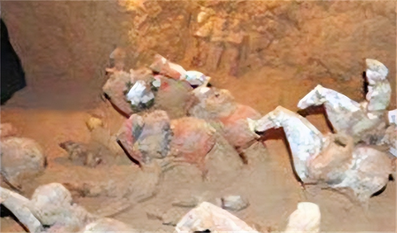 陕西考古发现古墓千年女尸,古墓挖出27吨国宝