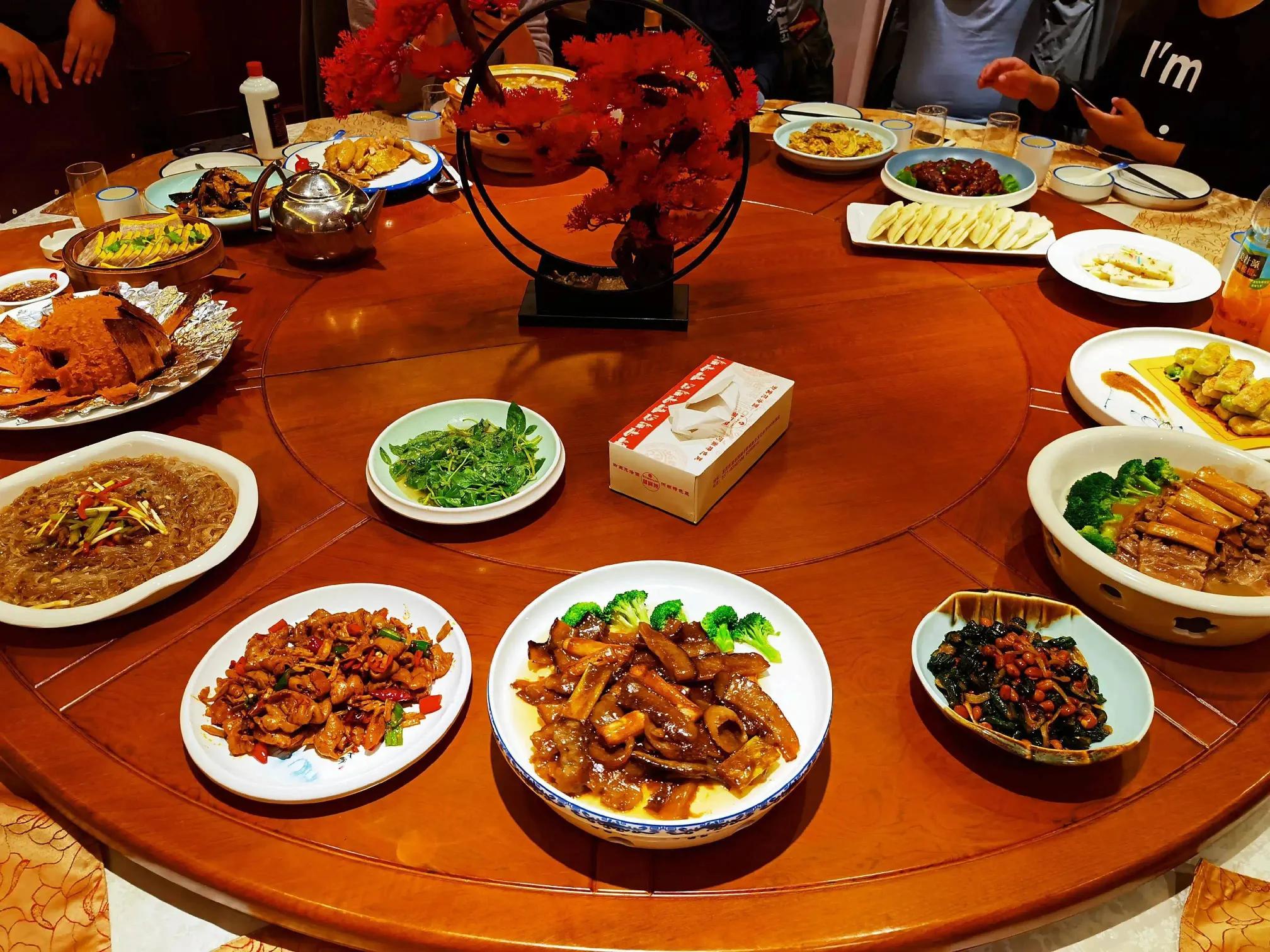 郑州市美食一条街在哪,郑州市阿五美食地址