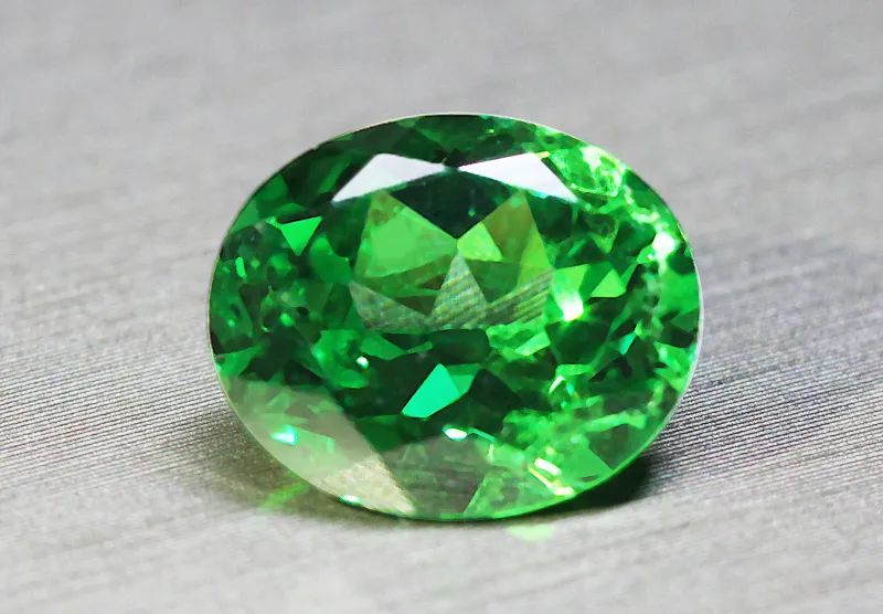 高端宝石级的石榴石,石榴石明星