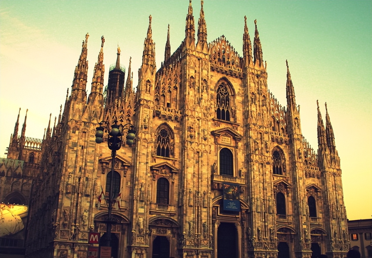 米兰大教堂塔尖的含义,米兰大教堂寓意什么