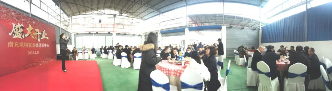 花篮摆了半条街！南充嘉陵的龙蟠竟然办起一个“宴会中心”了！