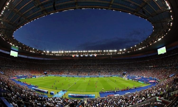 姆巴佩看台被打脸搞笑,姆巴佩被大巴黎球迷嘲讽