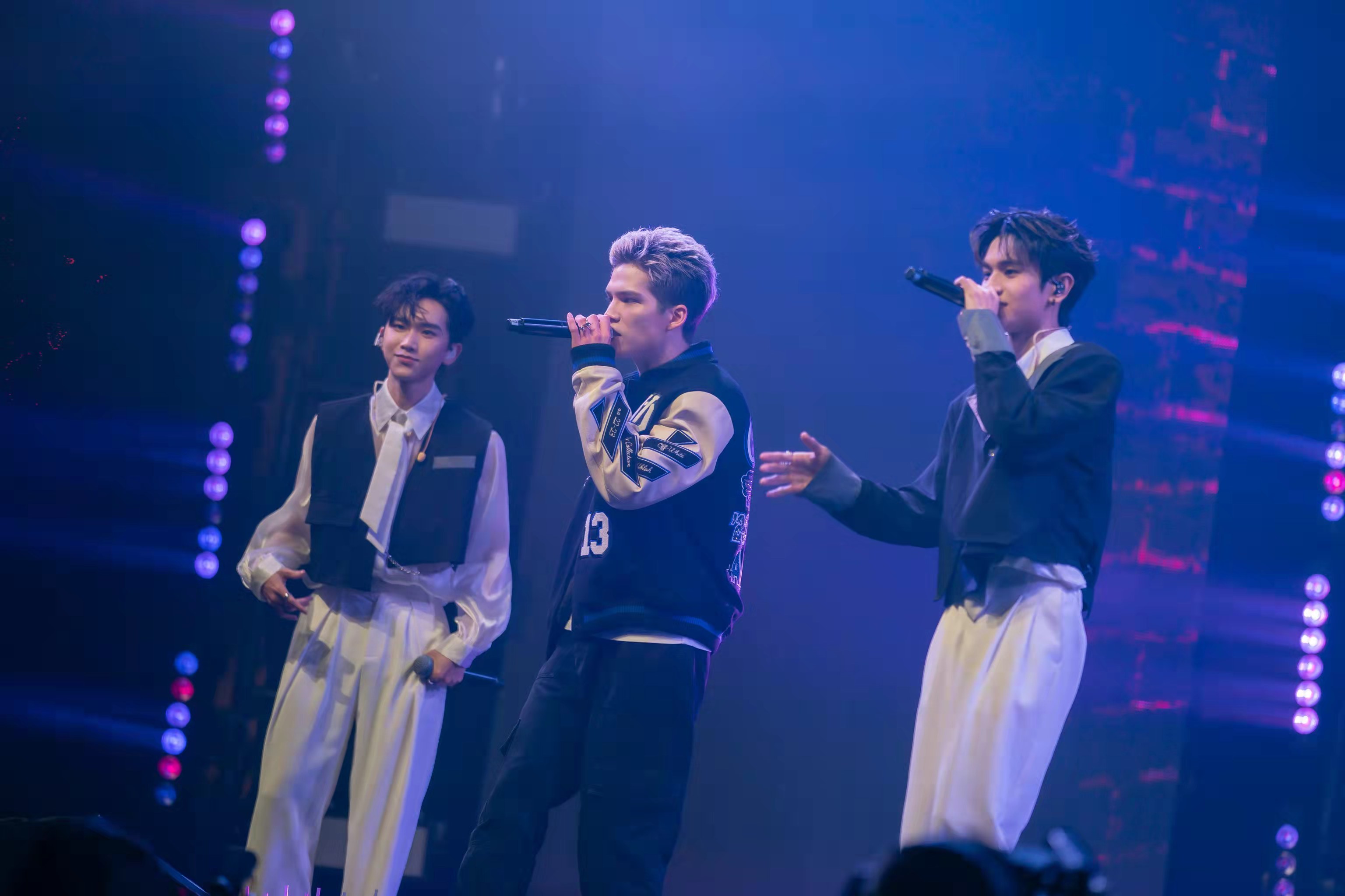 AcQUA源少年怀揣初心火爆开唱连开两天演唱会现场嗨翻