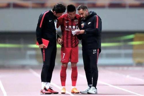 谢晖出任大连人教练全过程,谢晖上赛季执教大连人的成绩