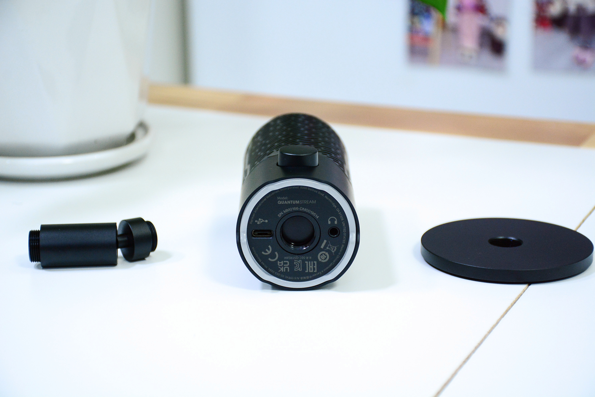 头部UP主推荐的麦克风，JBLQuantumStream，即插即用两种拾音模式